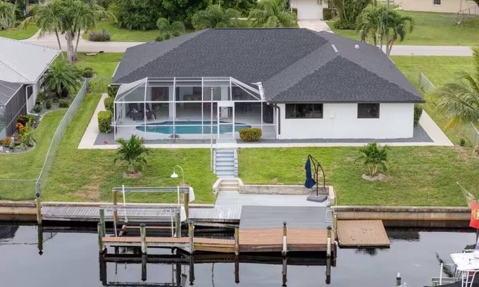 Caloosahatchee House | Waterfront Retreat Pool Renovated 13 Guests
