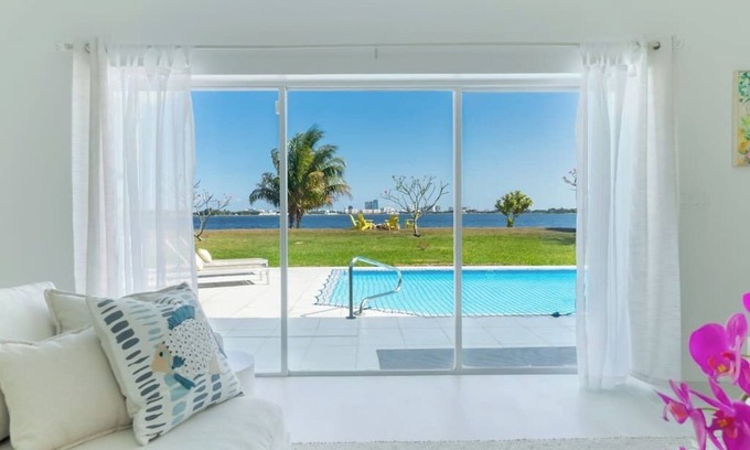 Palm Beach - West Palm Beach House | Waterfront Sanctuary, Heated Pool, Parking, Sauna