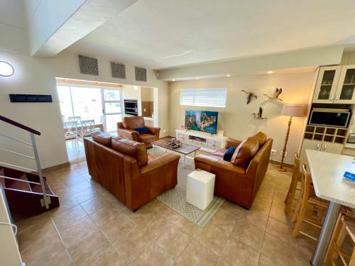 Vineta Apartment | Waterfront Seaview Cottage F4