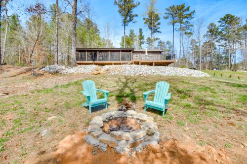 Seneca House | Waterfront Seneca Cabin about 4 Mi to Boat Launch!
