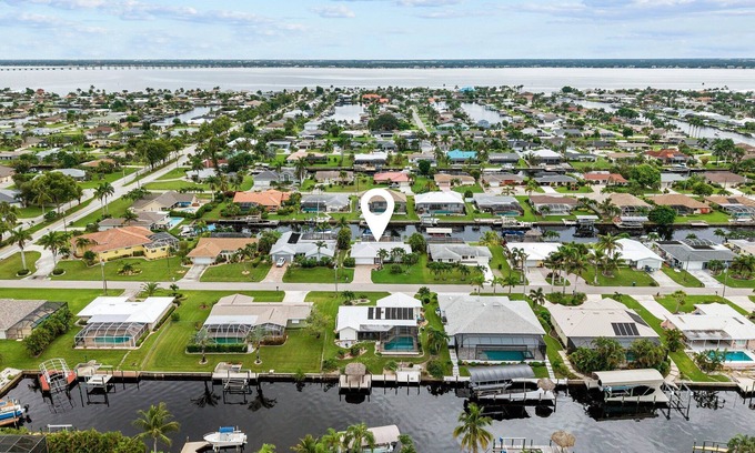 Caloosahatchee House | Waterfront Serenity beckons you to experience the ultimate canal-side retreat in stunning Cape Coral