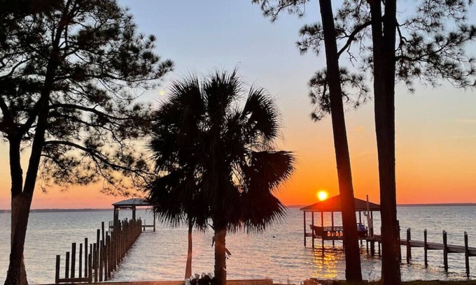Florida Panhandle House | Waterfront Sunsets on Perdido Bay, Hot Tub, 4 Bedrm, 3 bath, Parking Onsite