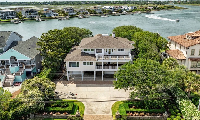Shell Island House | Waterfront Retreat close to Beach Access, 2 Boat Slips, Hot Tub & Elevator