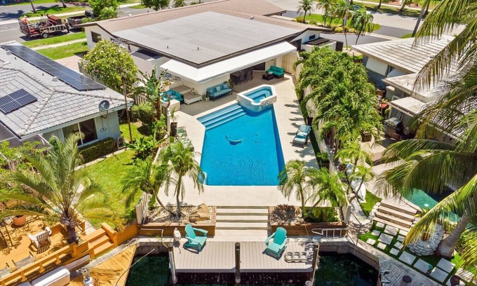 Garden Isles Apartment | Waterfront Villa | Pool, Bikes, Kayaks | Sleeps 14