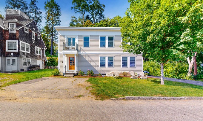 Camden House | Waterfront & walkable triplex - harbor views, AC, dog-friendly