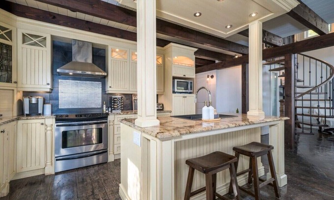 Saint-Raymond Ski Chalet | Waterfront ! with VIEW and SPA