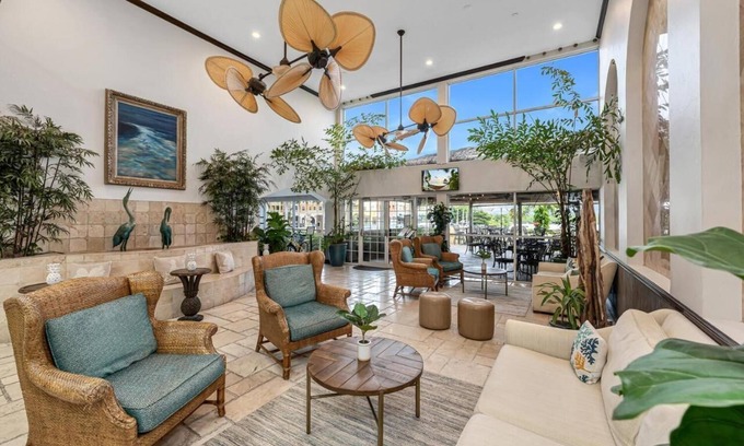 Redevelopment Area Resort | Waterfront Wonder: Cozy Retreat near Naples Pier! 3 Accommodations w/Bay View!