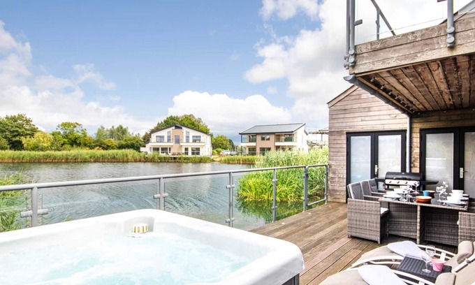 South Cerney House | Waters Edge 04, Waterside Lodge (P)