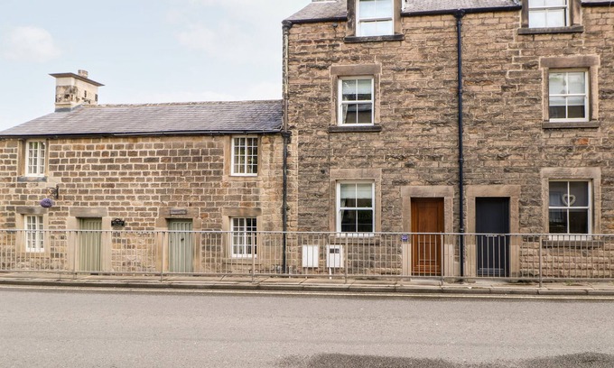 Bakewell Cottage | WATERS EDGE, pet friendly, character holiday cottage in Bakewell