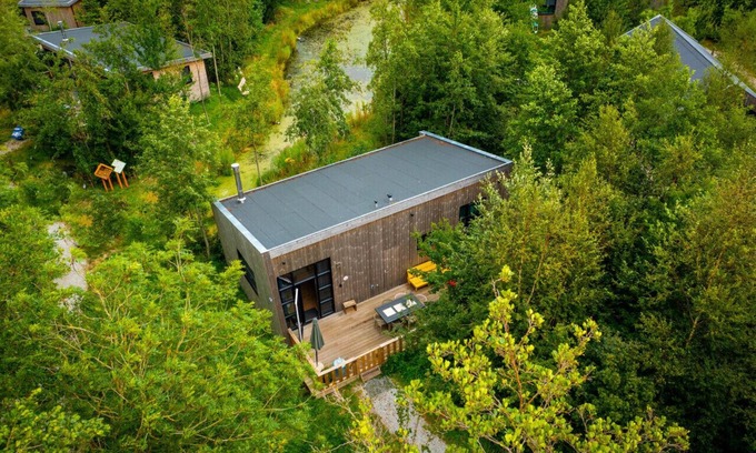 Municipality of Heerenveen Cabin | Waterside holiday home. Centrally situated in Friesland