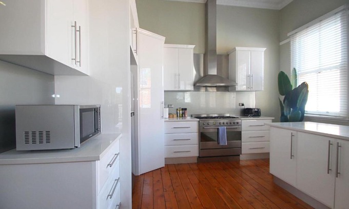 Wagga Wagga Apartment | Waterviews - Hidden Gem in CBD - Sleeps 10