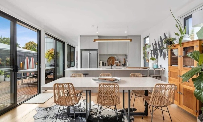 Barwon Heads House | Wattlebird Hideaway: Pet Friendly, 250m to River