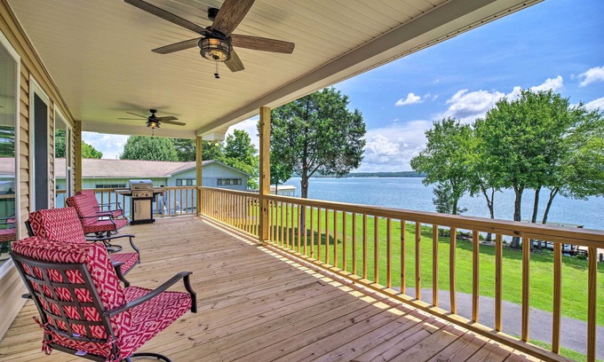Spring City House | Watts Bar Lake Escape: Private Boat Dock + Ramp!