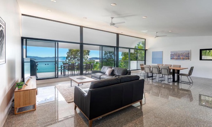 Hamilton Island Villa | Waves 1 Hamilton Island - Ocean Views and buggy