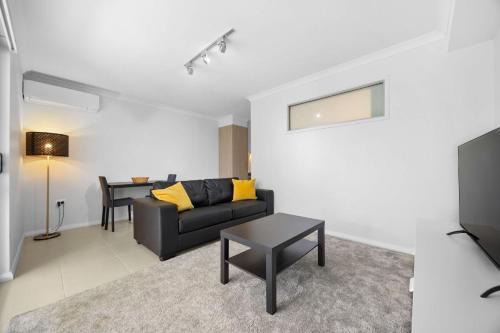 Rockingham Apartment | Waves Wine & a Warm Welcome 1BR by the Sea