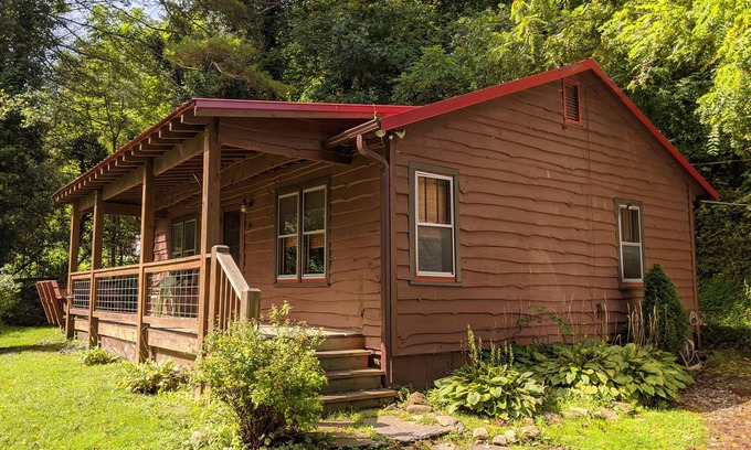 Waynesville Cabin | Waynesville Cabin - Close to Downtown & Smokies!