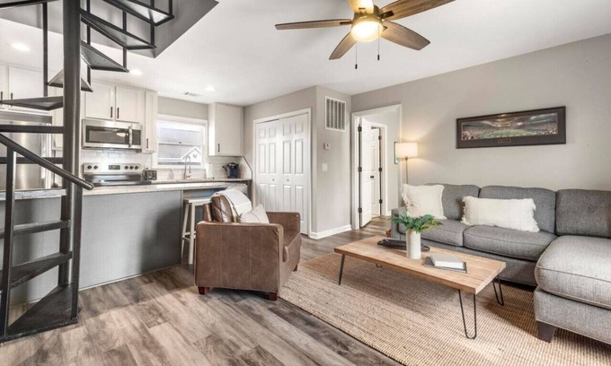 Auburn Apartment | WDE 2 Bedroom Condo - Walk to the big game!