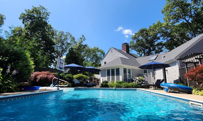 North Falmouth House | We are back! Exceptional home 3min to bike path,beach,restaurants. Private pool