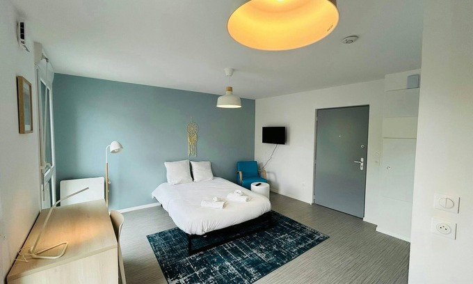 Barbatre Apartment | We Live In R - Suite 201