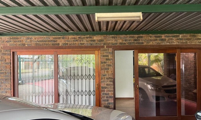 Rooihuiskraal House | We Love Properties Guest House