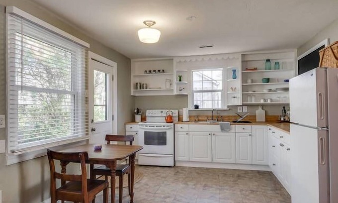Sylvan Park Cottage | We would love to have you as our guest!