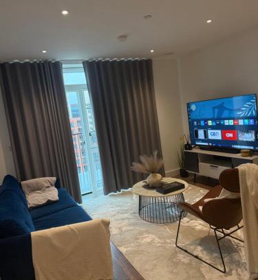 Gascoigne Apartment | Wealth Luxury 2 bedroom Double En-suite Apartment