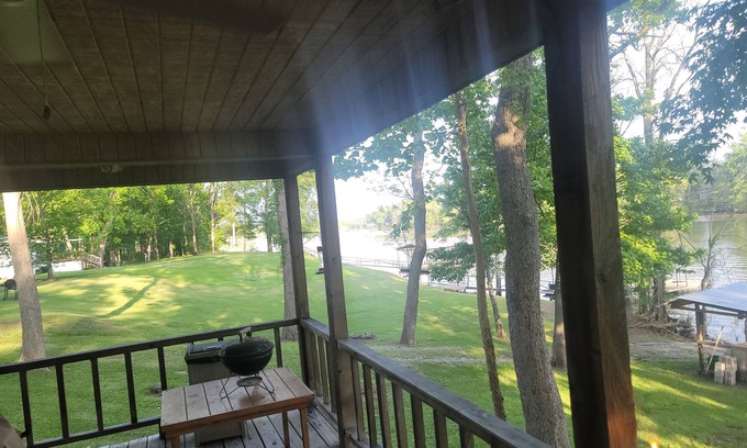 Acme Cottage | Weekend getaway at scenic Black River Lake with floating dock and boathouse.