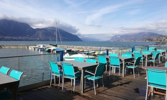 Viviers-du-Lac Hotel | Weekend Hotel Les Pieds dans l'Eau