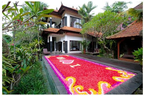 Kutuh Kaja Villa | Wegy House-3BR in Udub with Pool and Jungle view