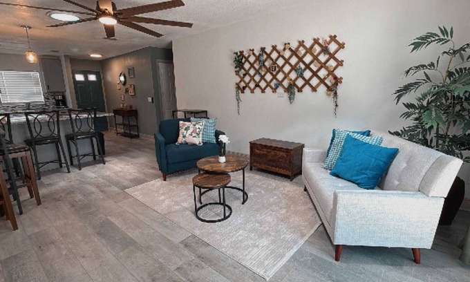 Oak Ridge House | Welcome, cozy 3-bedroom, 2-bath home just minutes from world-famous theme parks,