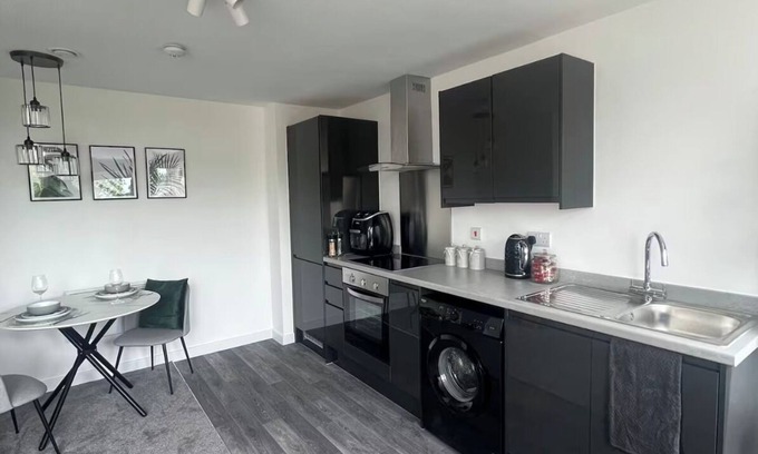 Sheffield Apartment | Welcome Home - Your cosy city view apartment!