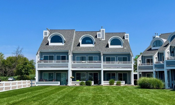 Spring Lake Condo | "Welcome Home" to this Wonderful 3 Bedroom Condo in Beautiful Spring Lake, MI