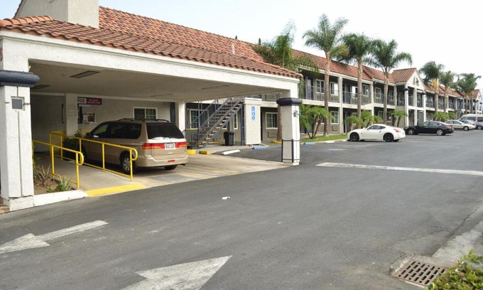 Corona Hotel | Welcome Inn Corona