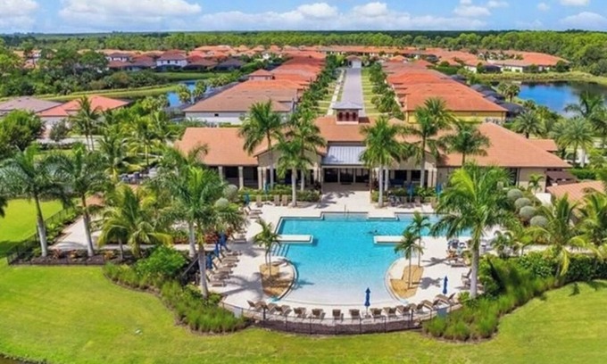 Naples House | WELCOME! Luxury House w/Pickleball, Beaches, Marco Island, and Golf, & 5th Ave