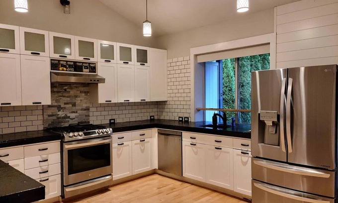 Happy Valley House | Welcome to a 3-bedroom pet friendly house in adorable Happy Valley