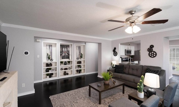 Blossoms Park House | Welcome to Ashley! Relax in this bright and airy one story home in a quiet, desirable neighborhood