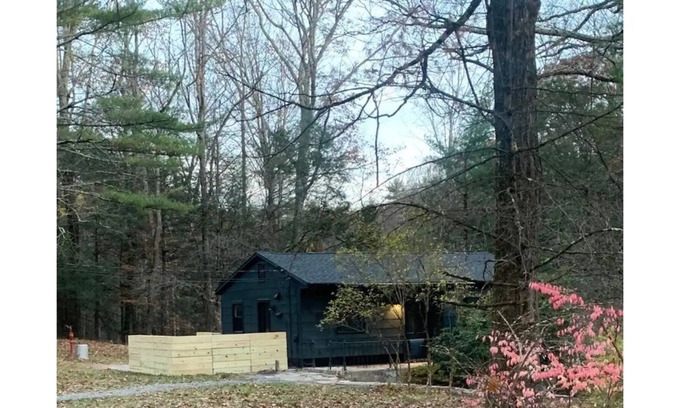 Accord Cottage | WELCOME TO BONE HOLLOW COTTAGE IN THE WOODS