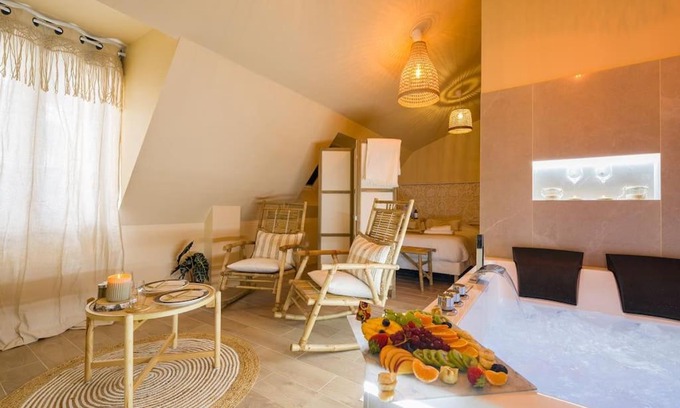 Petit-Ivry Apartment | Welcome to Coachella/Jacuzzi