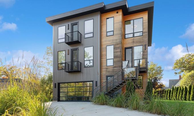 Benton Harbor House | Welcome to Harbor Hill with Lake Michigan views, in Benton Harbor/St Joseph, MI