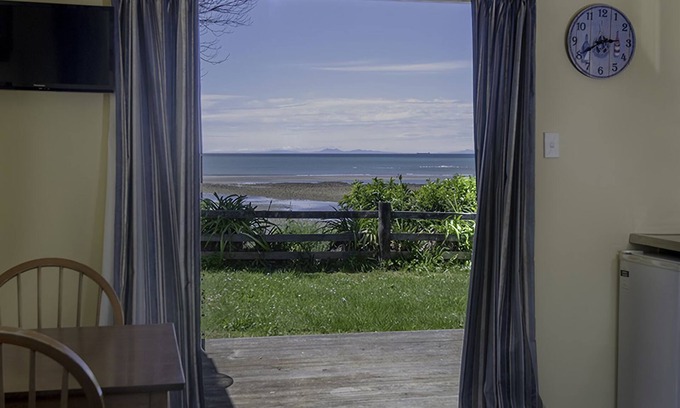 Tasman Cabin | Welcome to Helme Holiday Middle Bach, your secluded kiwi sanctuary
