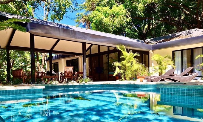 Samara House | Welcome to Jingle Jangle Jungle - Casa Izquierda - Steps to town and beaches