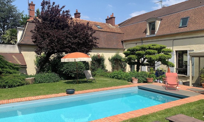 Morangis Bed & Breakfast | Welcome to "La Ferme Fanost" bed & breakfast and seminars, 17km from Paris!