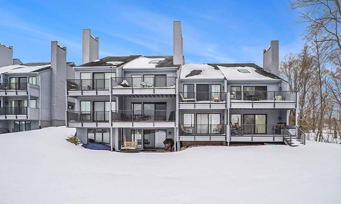Petoskey Condo | Welcome to Little Traverse Bay View, where the amenities are endless