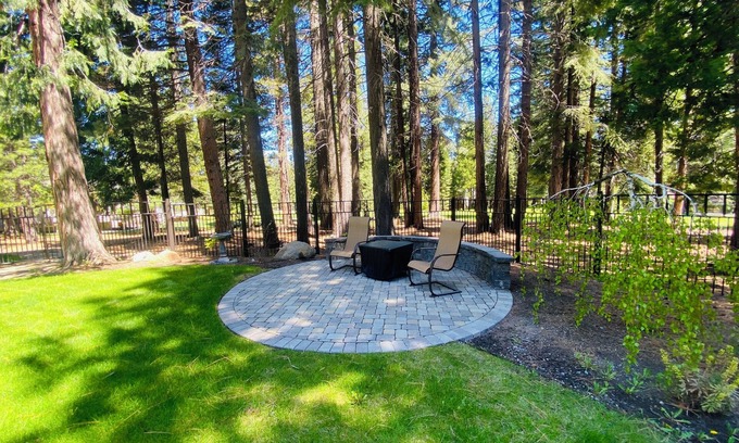 Lake Almanor West House | Welcome to Maidu Manor at Lake Almanor West, with a Golf Course View!