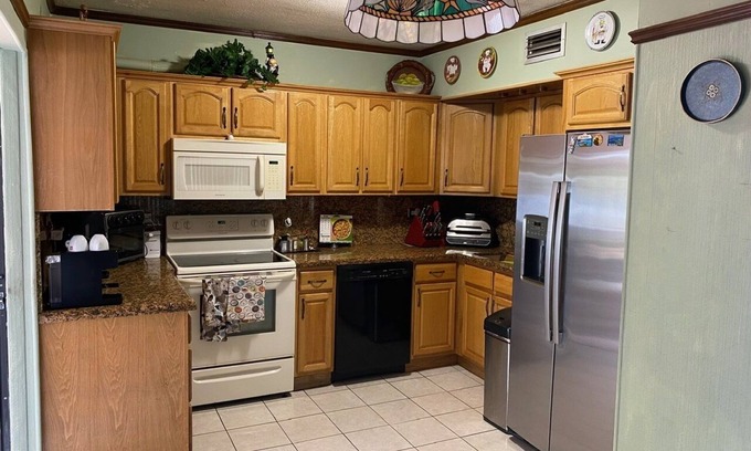 Hialeah House | WELCOME TO MIAMI AND REST EASY AT CASA MARIA < 4 Mi to MIA!