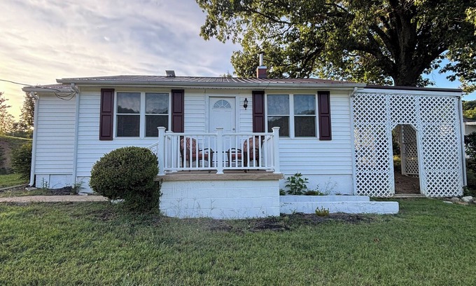 Lynn Garden House | Welcome to Mini Meadows, a cozy two bedroom home in the country