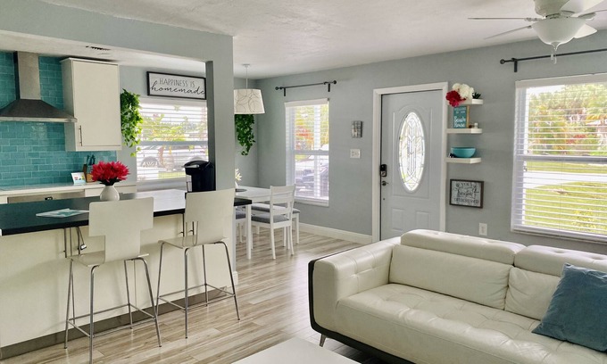 Naples Park House | Welcome to our Veteran Owned Beach House