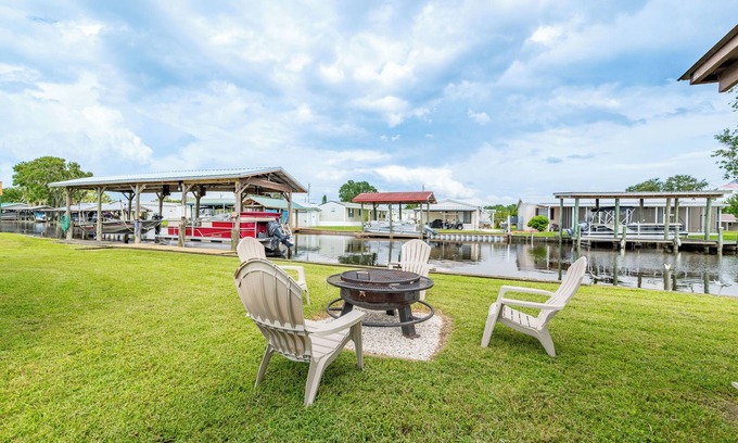 Welaka House | Welcome to paradise at Paradise Cove!