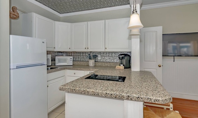Bald Head Island Bed & Breakfast | Welcome to Royal Palm Suite at The Marsh Harbour Inn Bed and Breakfast