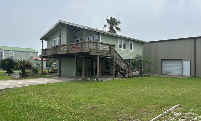Port O Connor House | Welcome to Sunset Chateau! This split level 4/2 house close to the beach!